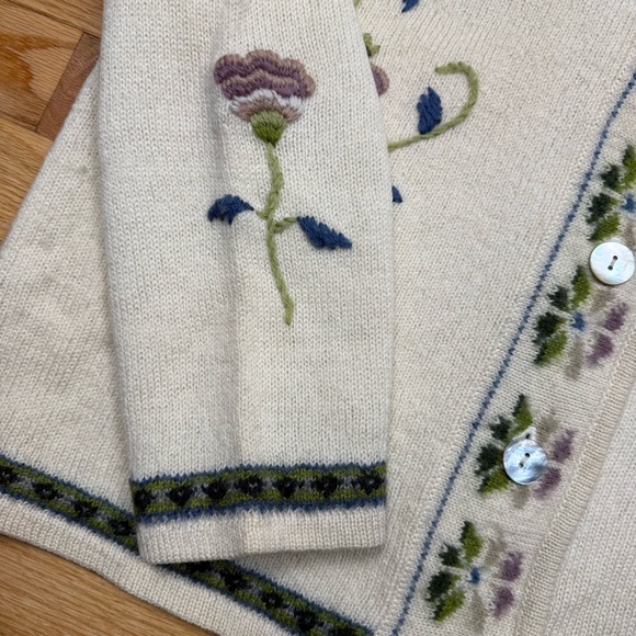 Vintage Floral Embroidered Wool Sweater with Mother of Pearl Buttons - Picture 4 of 7